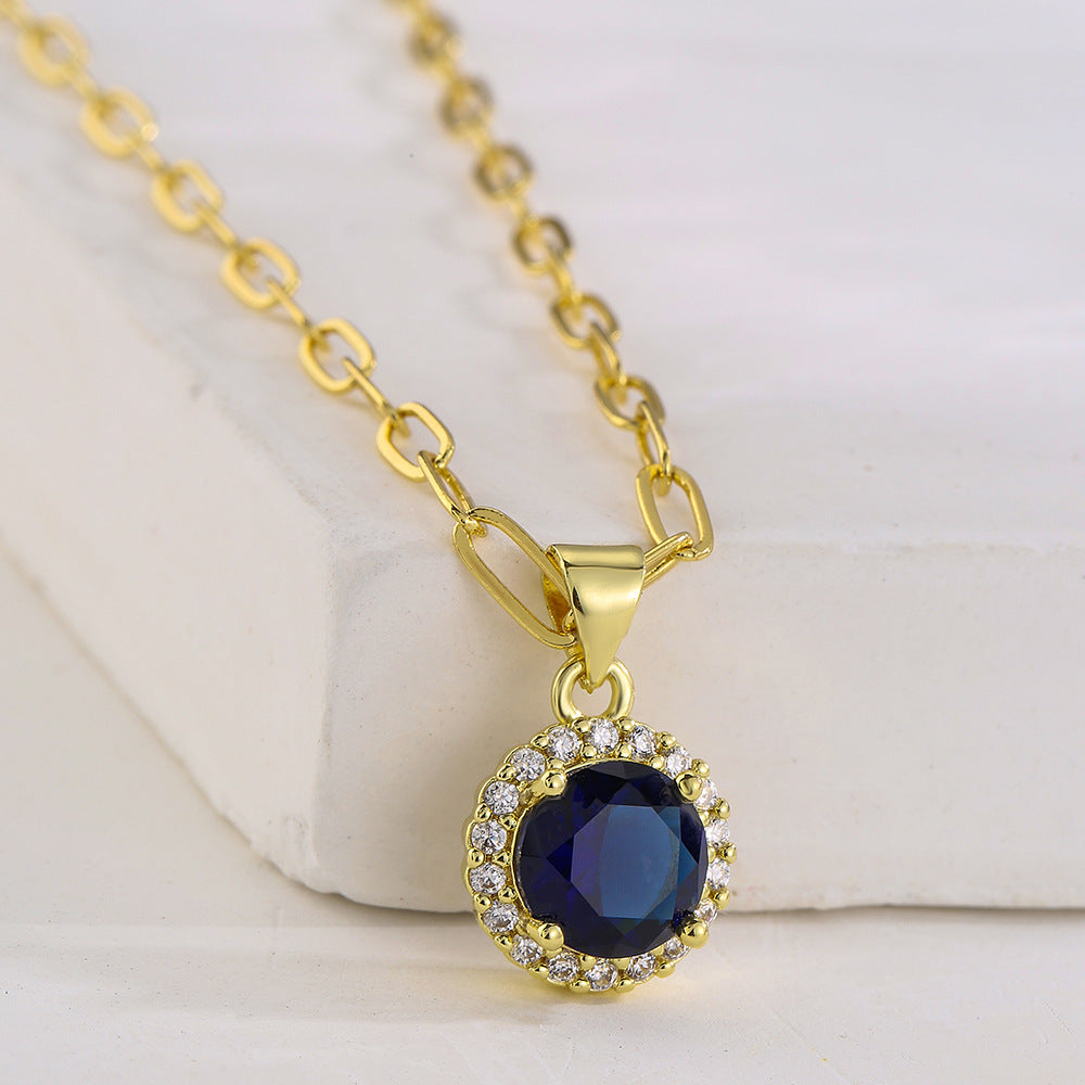 Collana con ciondolo geometrico minimalista da donna in ottone con placcatura in oro 18 carati e intarsio di zirconi
