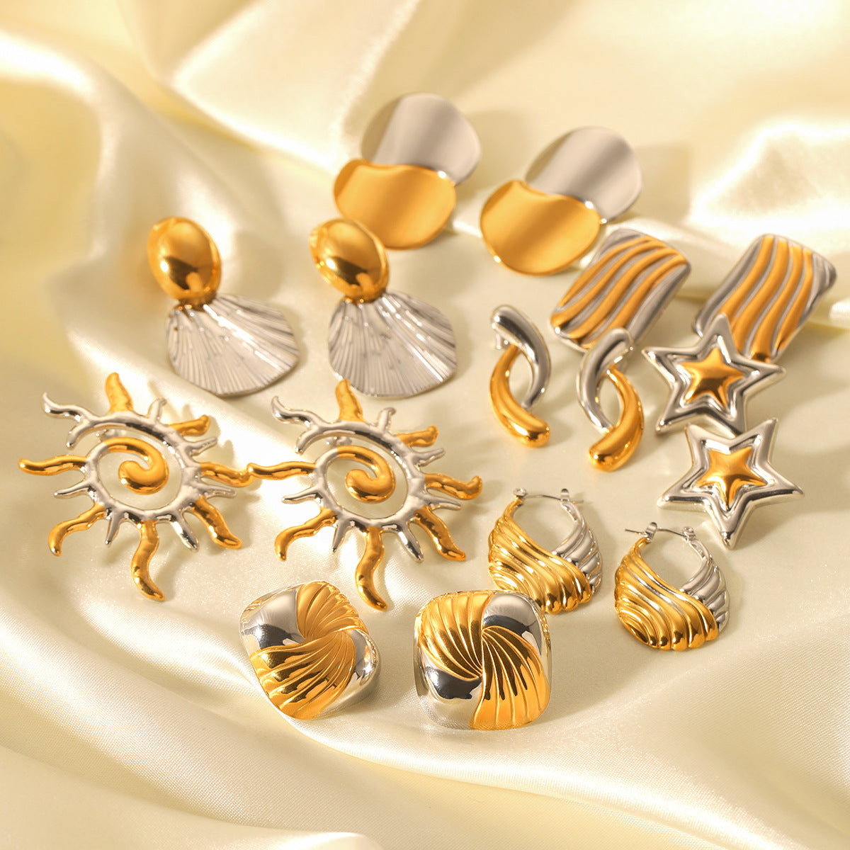 Orecchini a perno da donna in acciaio inossidabile con texture geometrica, placcatura in oro e argento e design a stella a cinque punte