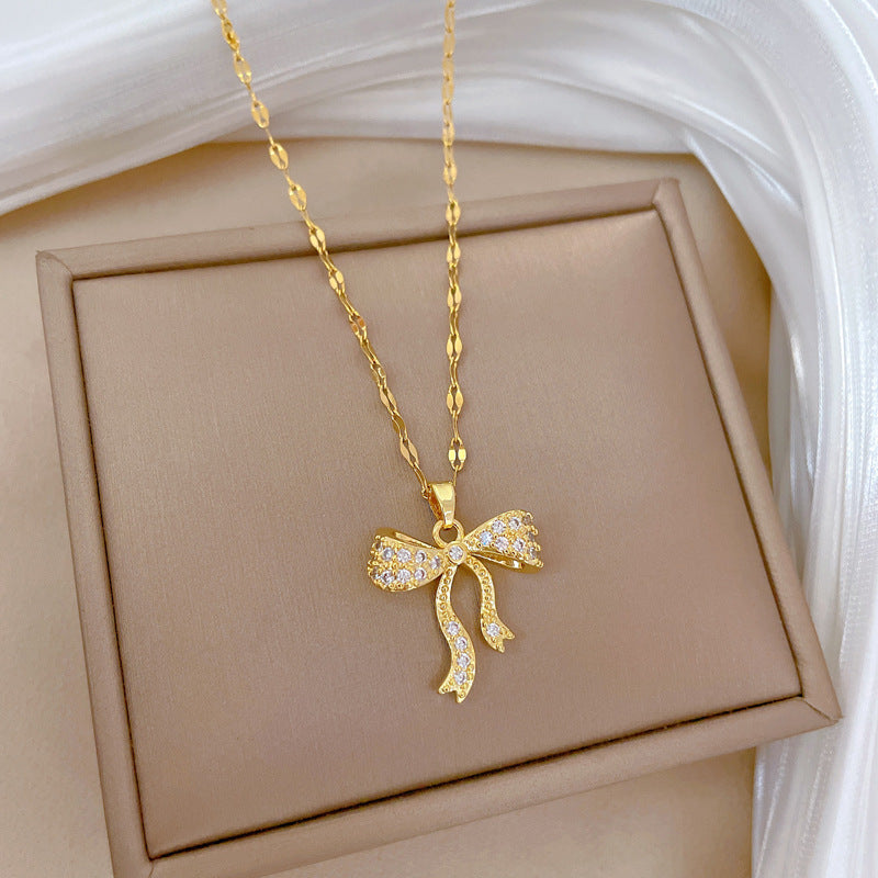 Collana con pendente di lusso con fiocco in strass per donna, girocollo delicato in acciaio inossidabile con lunghezza della catena regolabile