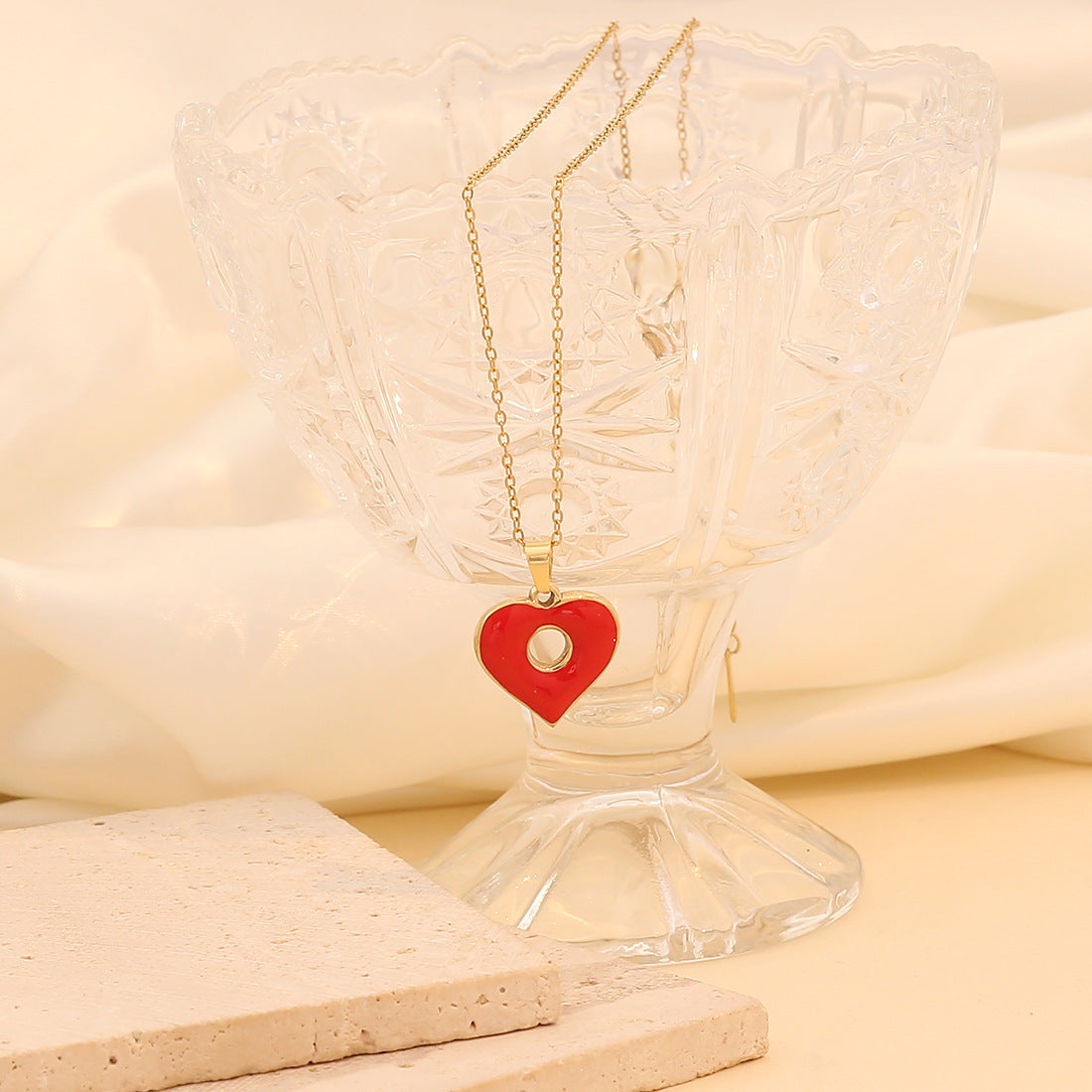 Collana con Ciondolo a Cuore in Acciaio Inox alla Moda per Donna con Stile da Ufficio Moderno