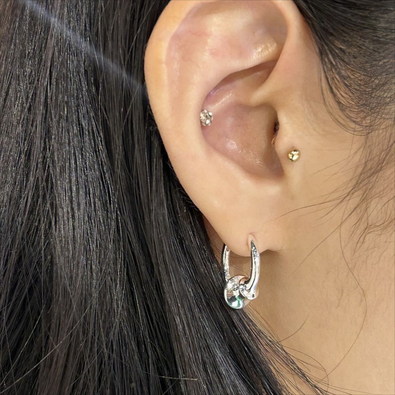 Pendientes minimalistas de plata de ley 925 con forma de letra geométrica y acabado chapado