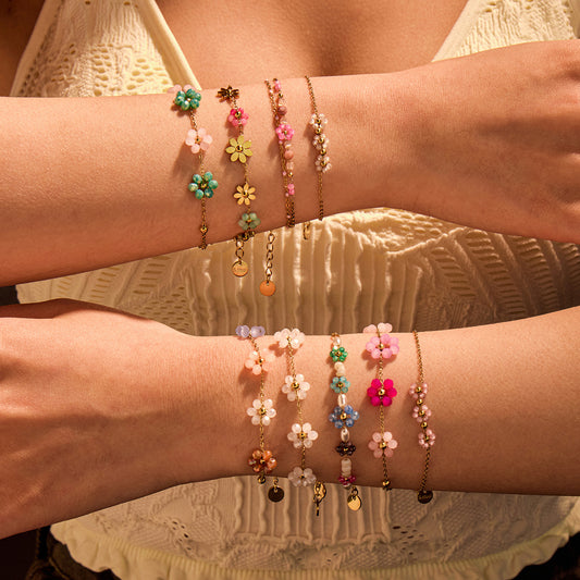 Elegante Bracciale da Donna con Perline e Charms a Fiori Colorati in Acciaio Inossidabile Placcato per un Look Casual e Raffinato