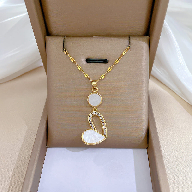 Collana in Acciaio al Titanio con Intarsi in Strass Geometrici a Cuore Dolce Minimalista di Lusso da Donna