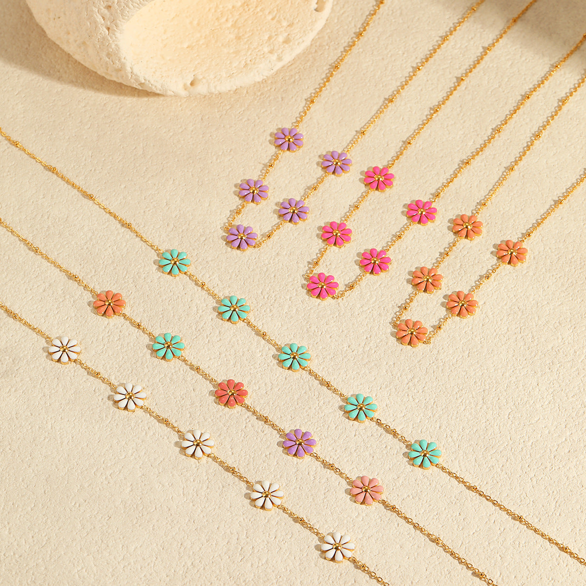 Fashion 18K Gold Plated Stainless Steel Geometric Daisy Enamel Pendant Necklace for Women