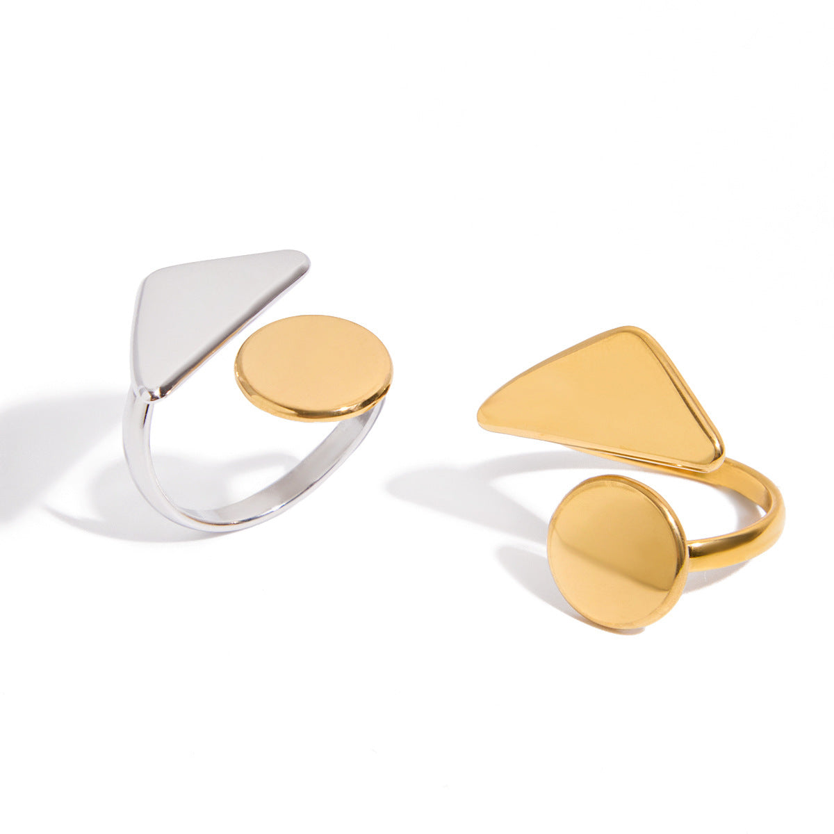 Anillo de acero de titanio geométrico para mujer con acabado chapado, accesorio de moda moderno y minimalista