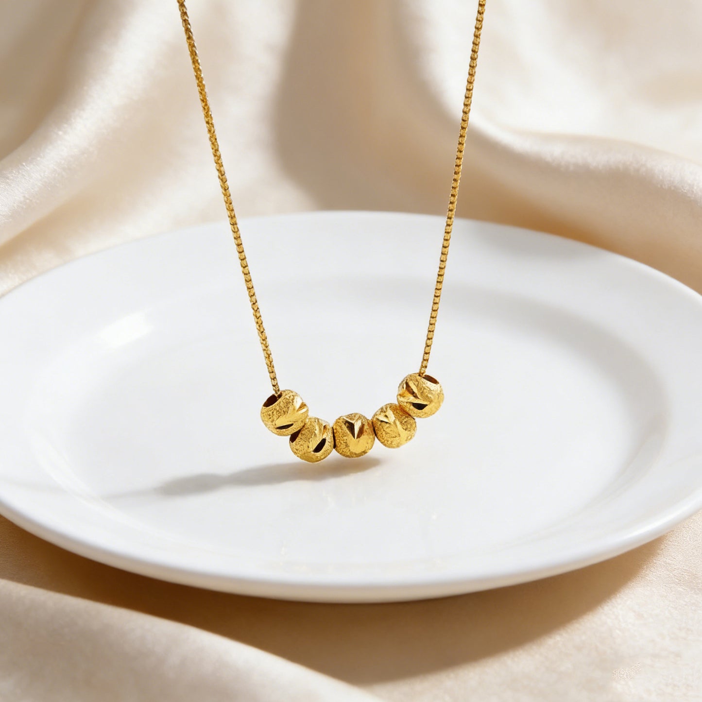 Collana da donna con catena a maglie, in acciaio inossidabile placcato, design geometrico di lusso e perline portafortuna