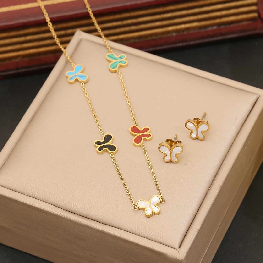 Fashionable Butterfly Pendant Necklace Set in Stainless Steel with Plated Finish for Women