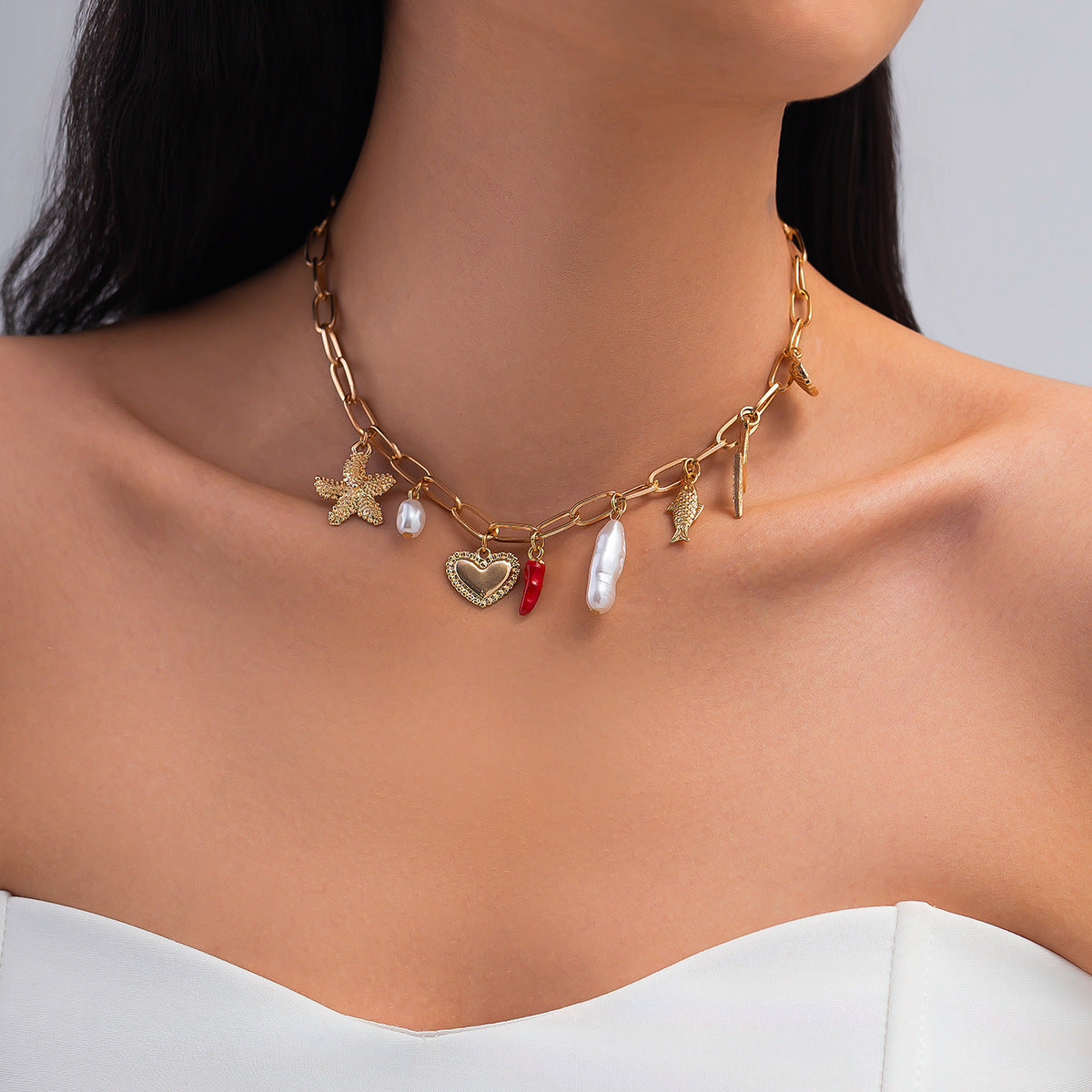 Collana Pendente Stella e Cuore Minimalista con Dettaglio Nappa, Catena in Lega, Finitura Galvanizzata da Donna