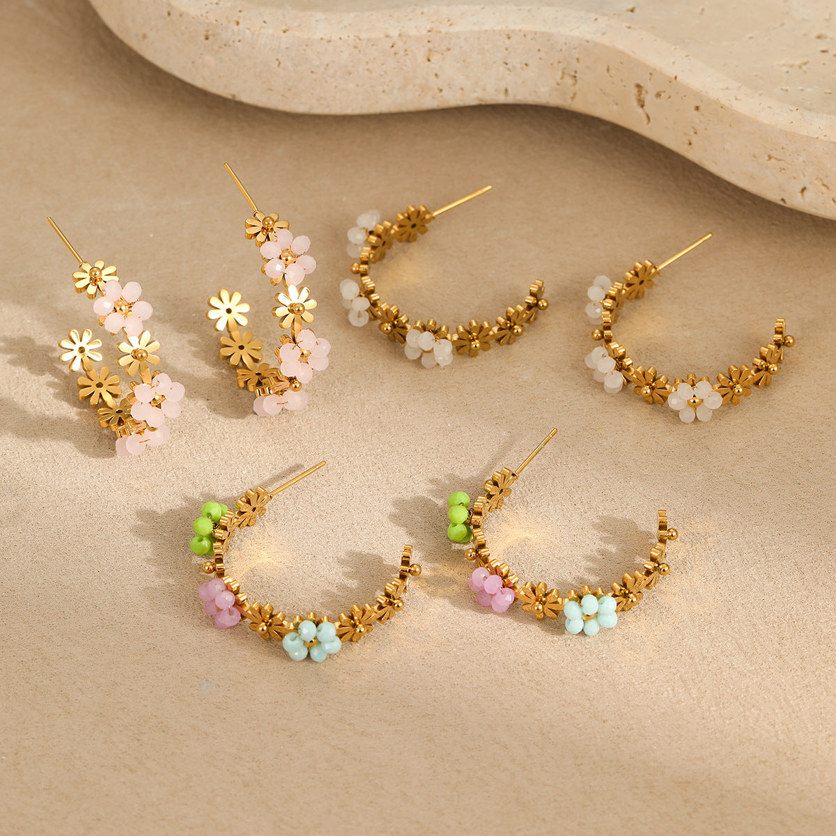 Pendientes de aro de acero inoxidable con forma de margaritas de moda para mujer, con acabado chapado, diseño floral elegante