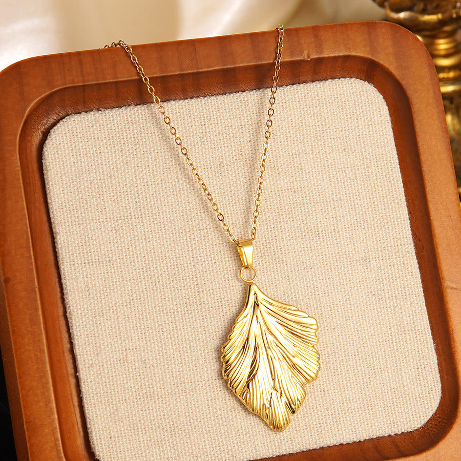 Set collana e orecchini a stella marina con fiocco conchiglia smaltato in acciaio inossidabile e titanio con catena a cavo per donna