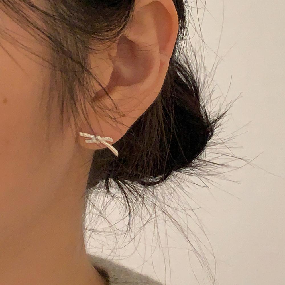 Pendientes minimalistas en forma de lazo de plata de ley 925 con baño de oro para mujer