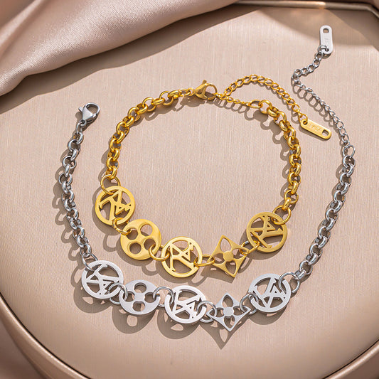 Bracciale Vintage Minimalista con Ciondoli a Lettera in Acciaio al Titanio, Placcatura Sottovuoto, da Donna