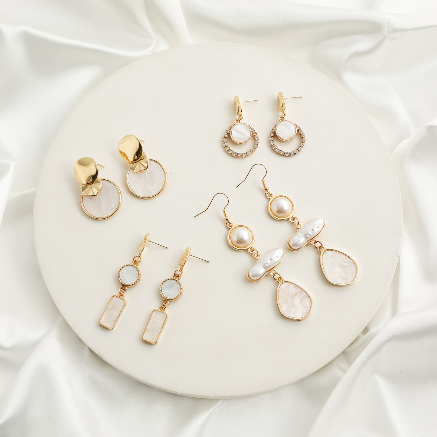 Vintage Geometric Round Rhinestone Inlay Zinc Alloy Earrings for Women