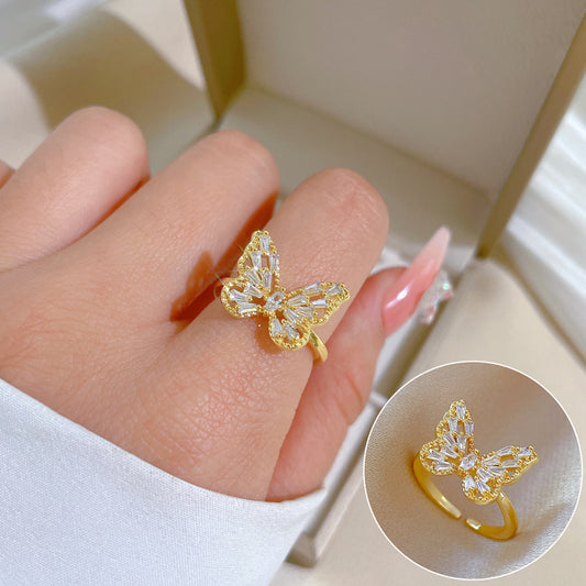 Anillo de latón minimalista con forma de mariposa con baño de oro para mujer