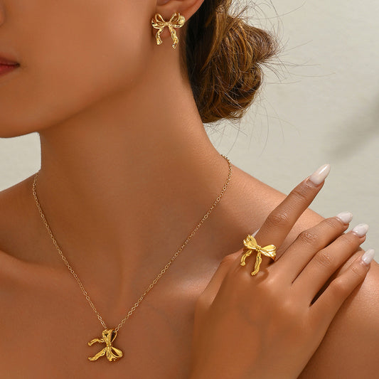Collana da donna a forma di fiocco, in rame placcato, stile pendente, per pendolari alla moda