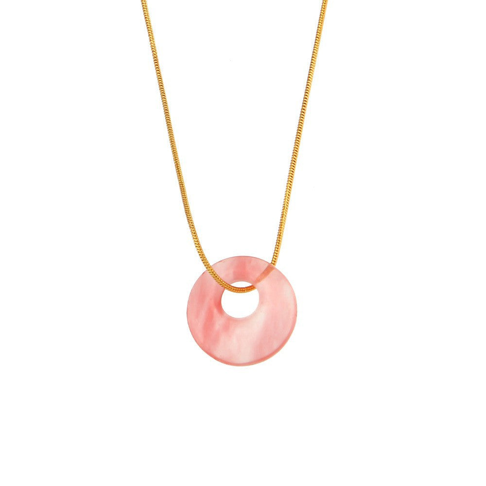 Collana con ciondolo rotondo geometrico vintage in acciaio inossidabile con placcatura in oro 18 carati e bordo attorcigliato per donna