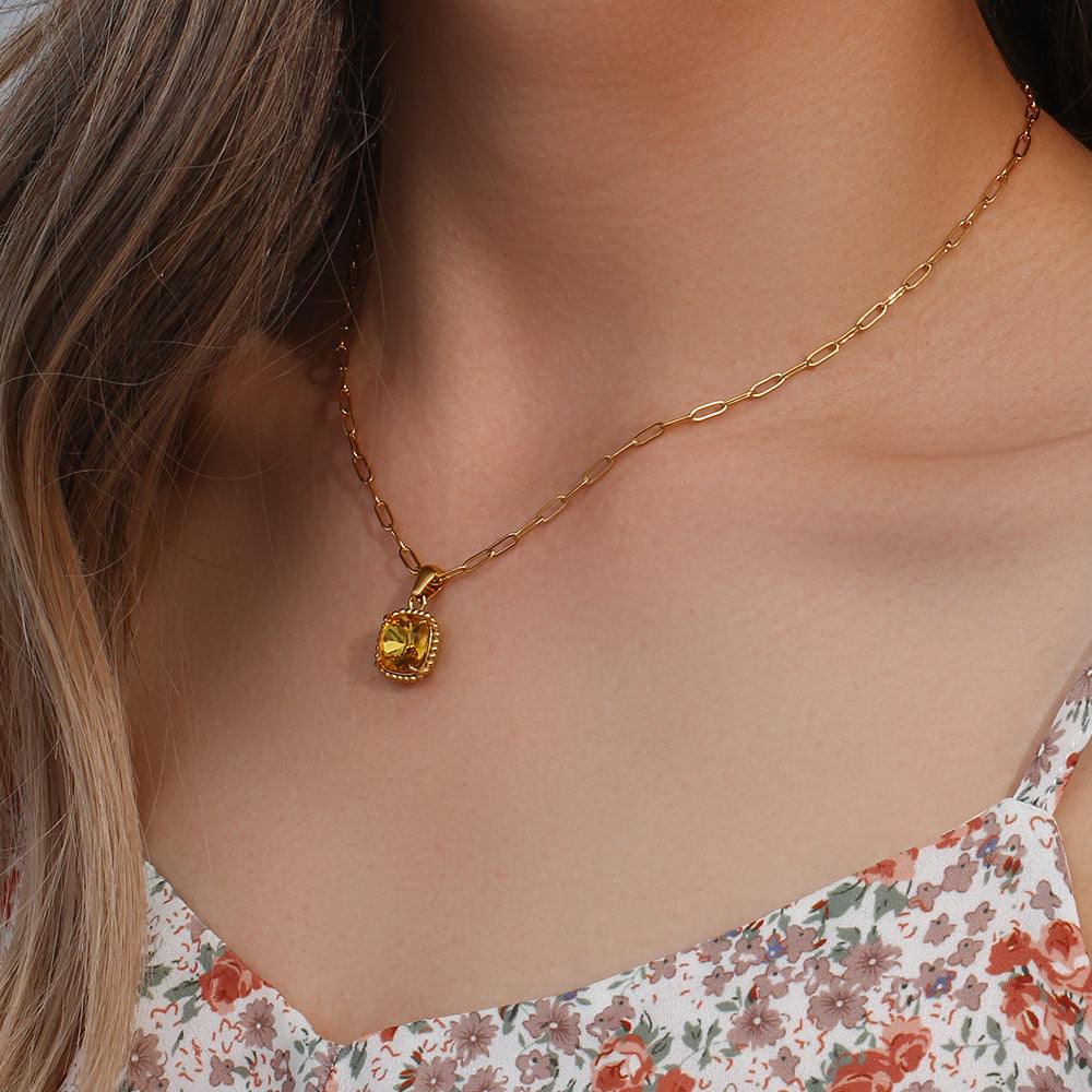 Collana con Pendente Geometrico in Acciaio Inossidabile Stile Retrò con Finitura Placcata da Donna