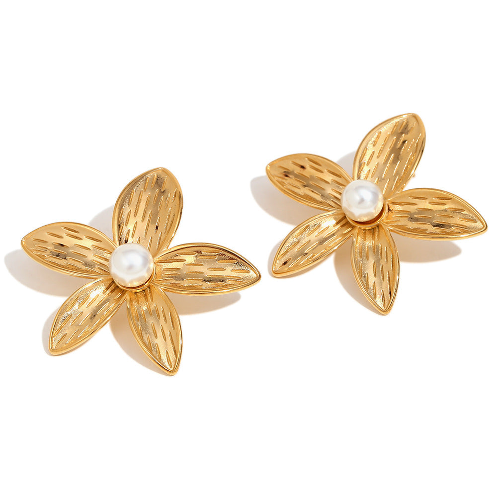 Orecchini da donna placcati oro 18 carati in acciaio inossidabile con design floreale vintage e perla artificiale