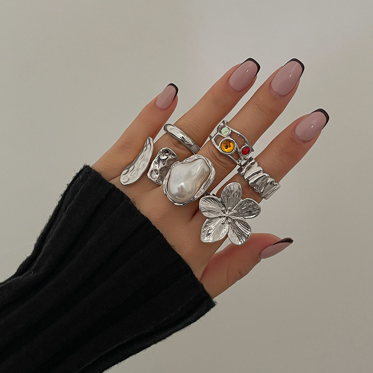 Minimalist Floral Geometric Open Ring with Imitation Pearl Accents and Rhodium Plating for Women