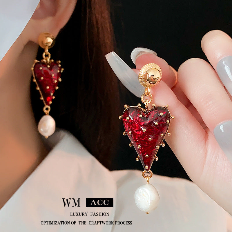 Orecchini a Cuore Vintage in Lega con Perni in Argento Placcato Oro e Accenti di Perle da Donna