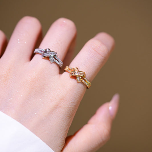 Anello Geometrcio a X di Lusso Minimalista da Donna in Rame placcato Oro 18K con Zirconi Micro-Incastonati