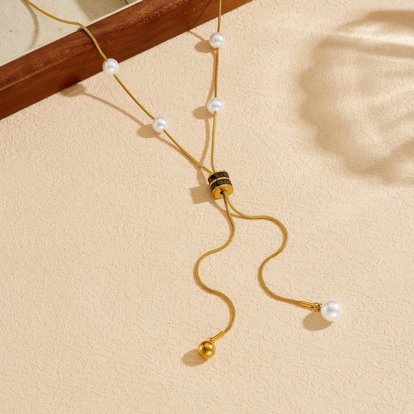 Gold Plated Stainless Steel Round Rhinestone and Imitation Pearl Pendant Snake Chain Necklace for Women