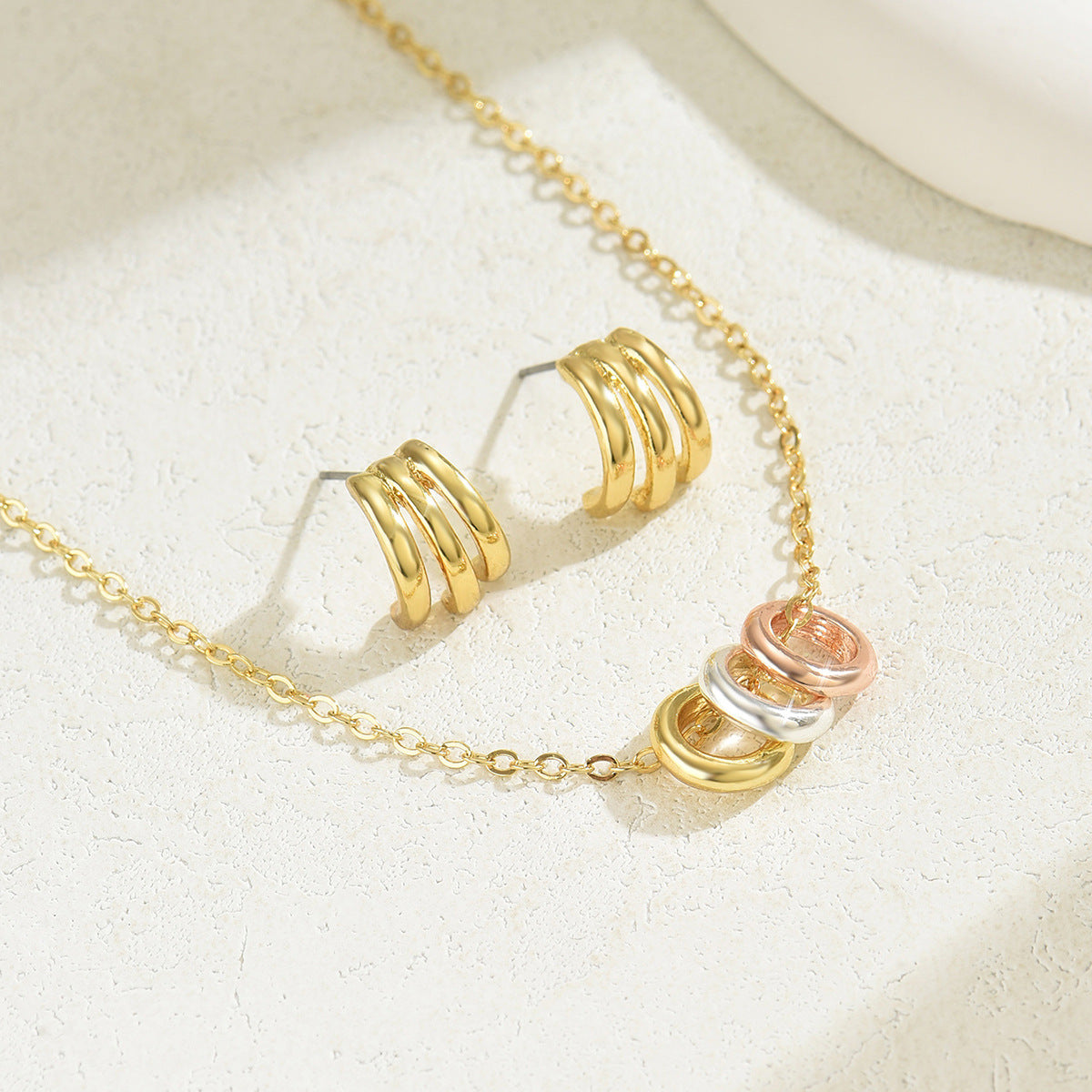 Conjunto de collar y pendientes de diseño geométrico minimalista chapados en cobre para mujer, con diseño de líneas ovaladas y circulares
