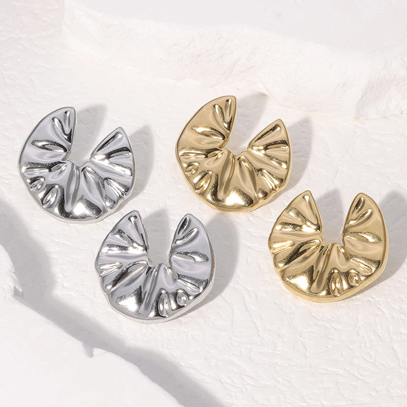 Orecchini a perno geometrici minimalisti da donna in acciaio inossidabile con placcatura in oro 18 carati e dettagli testurizzati effetto stropicciato