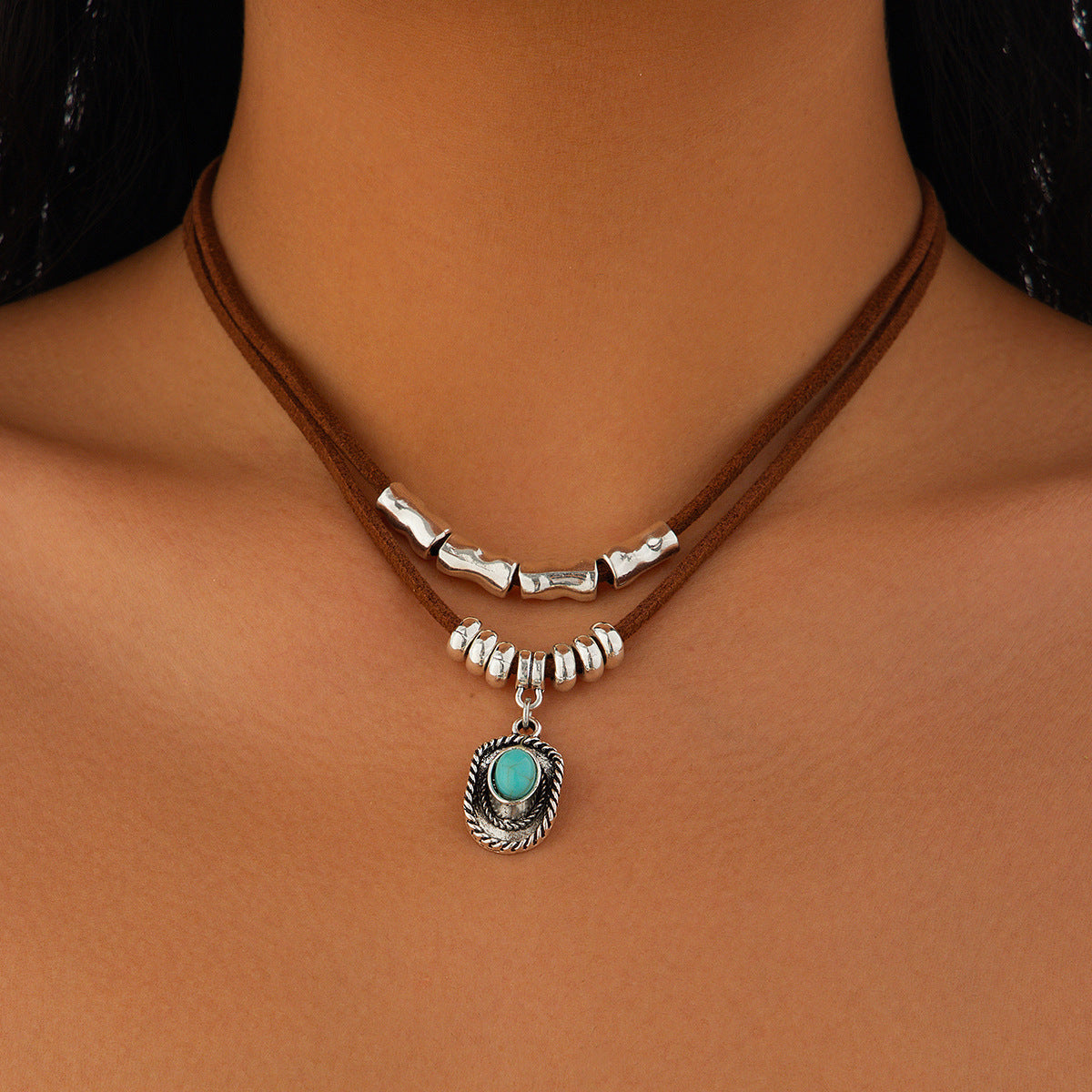 Collar con colgante de aleación irregular en forma de corazón estilo punk con acabado chapado para mujer