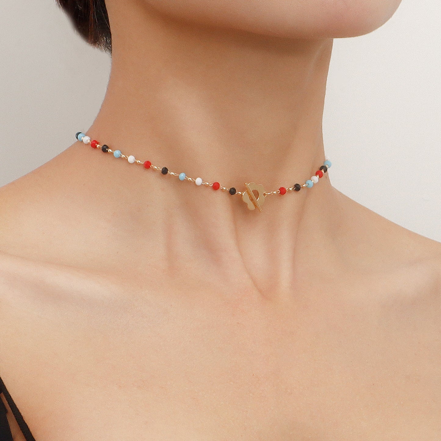 Minimalist Floral Pendant Necklace in Alloy with Plated Finish Short Geometric Design for Women