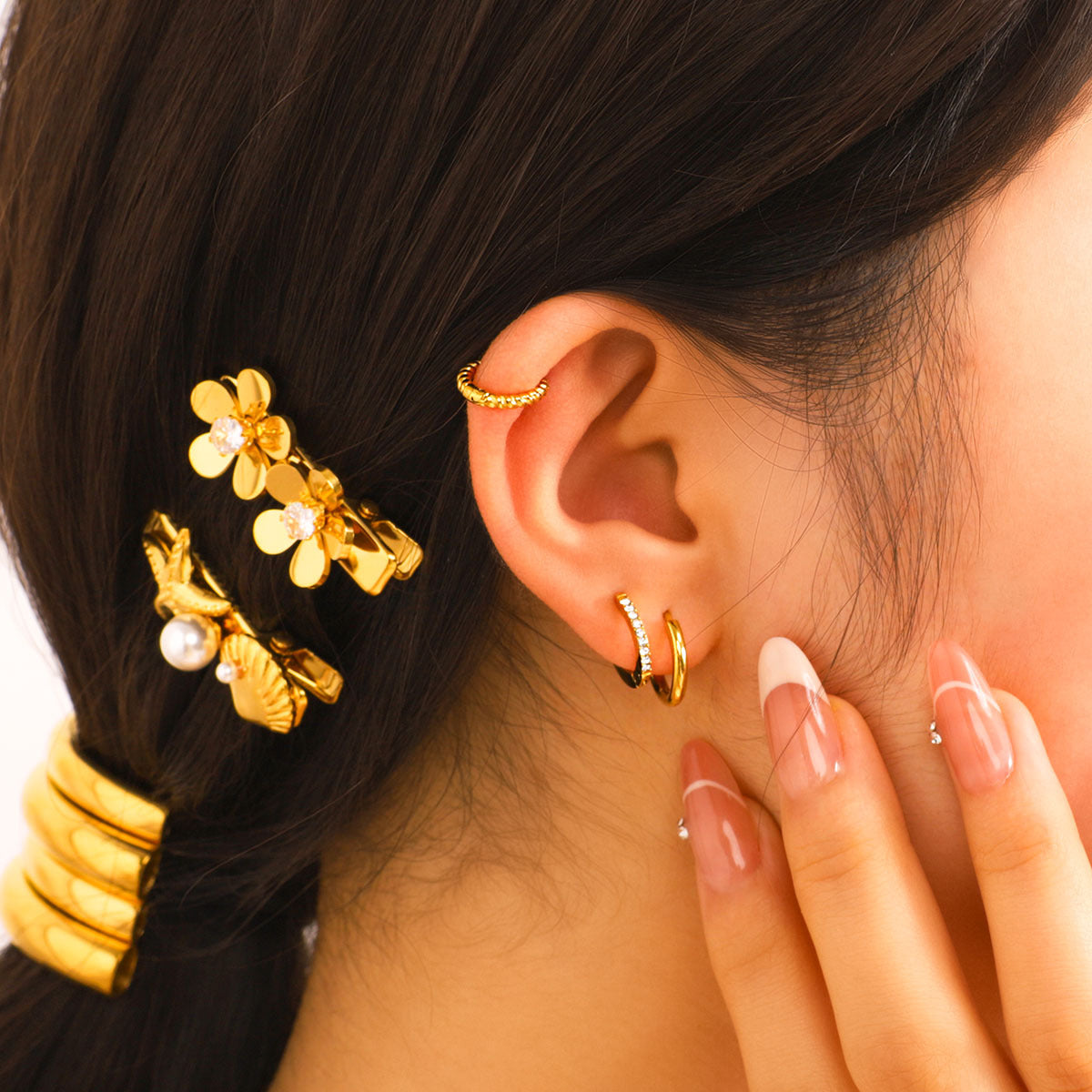 Orecchini a cerchio rotondi geometrici minimalisti in acciaio inossidabile con intarsio in zircone e placcatura sottovuoto in oro 18 carati