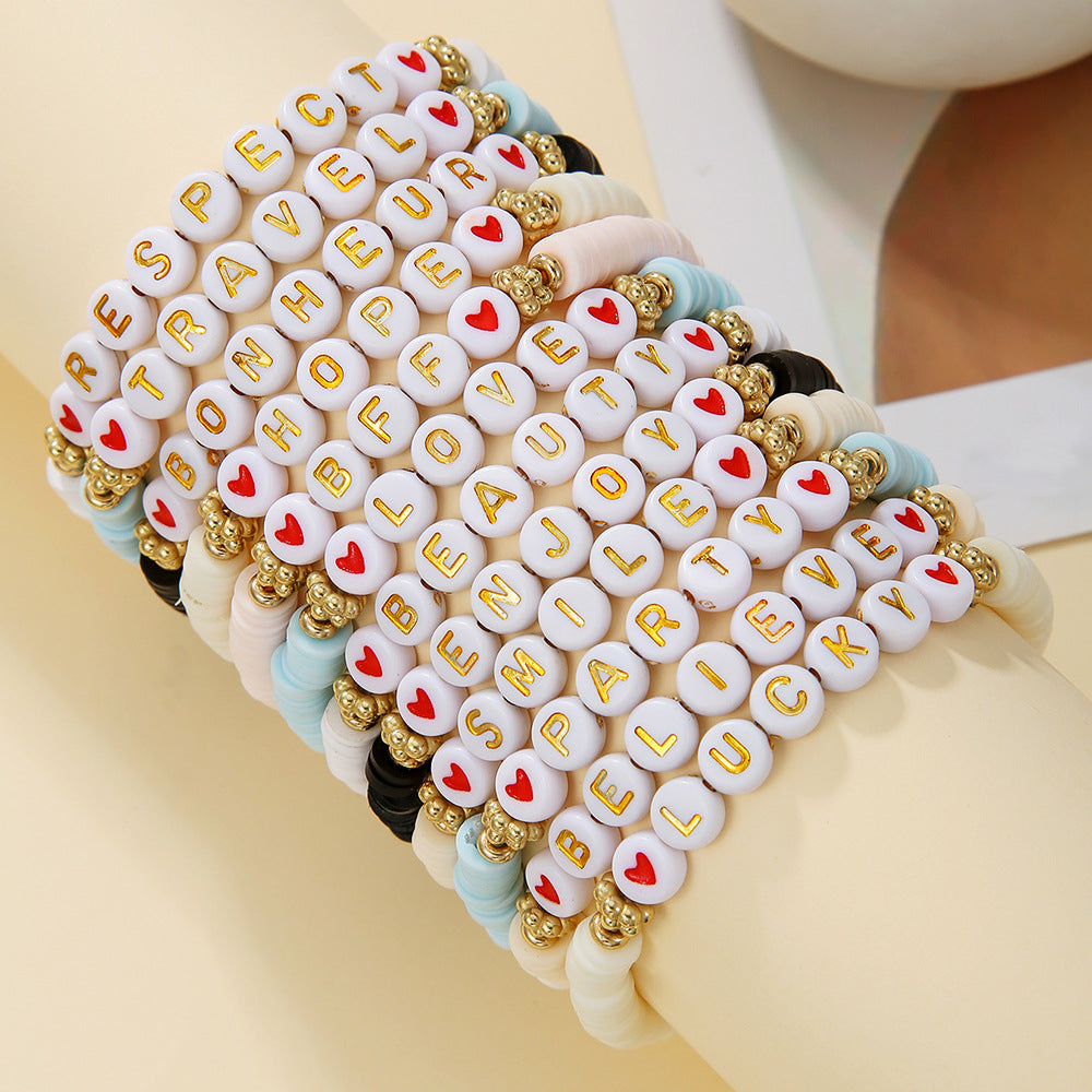 Set di braccialetti con lettere in argilla polimerica colorata per bambini con perline di rame e dettagli in acrilico, braccialetti elasticizzati multistrato impilabili per migliori amiche