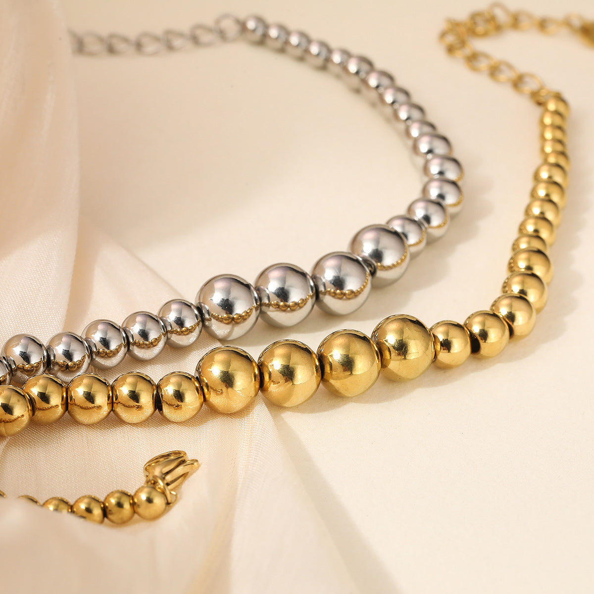Bracciale da donna in acciaio inossidabile placcato oro 18 carati con perline, design minimalista e irregolare