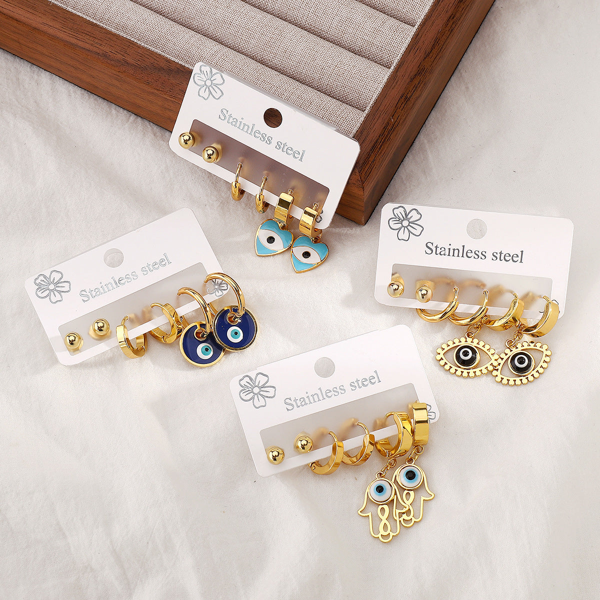 Pendientes de puño minimalistas de acero inoxidable con acabado de esmalte y diseño de ojo para mujer