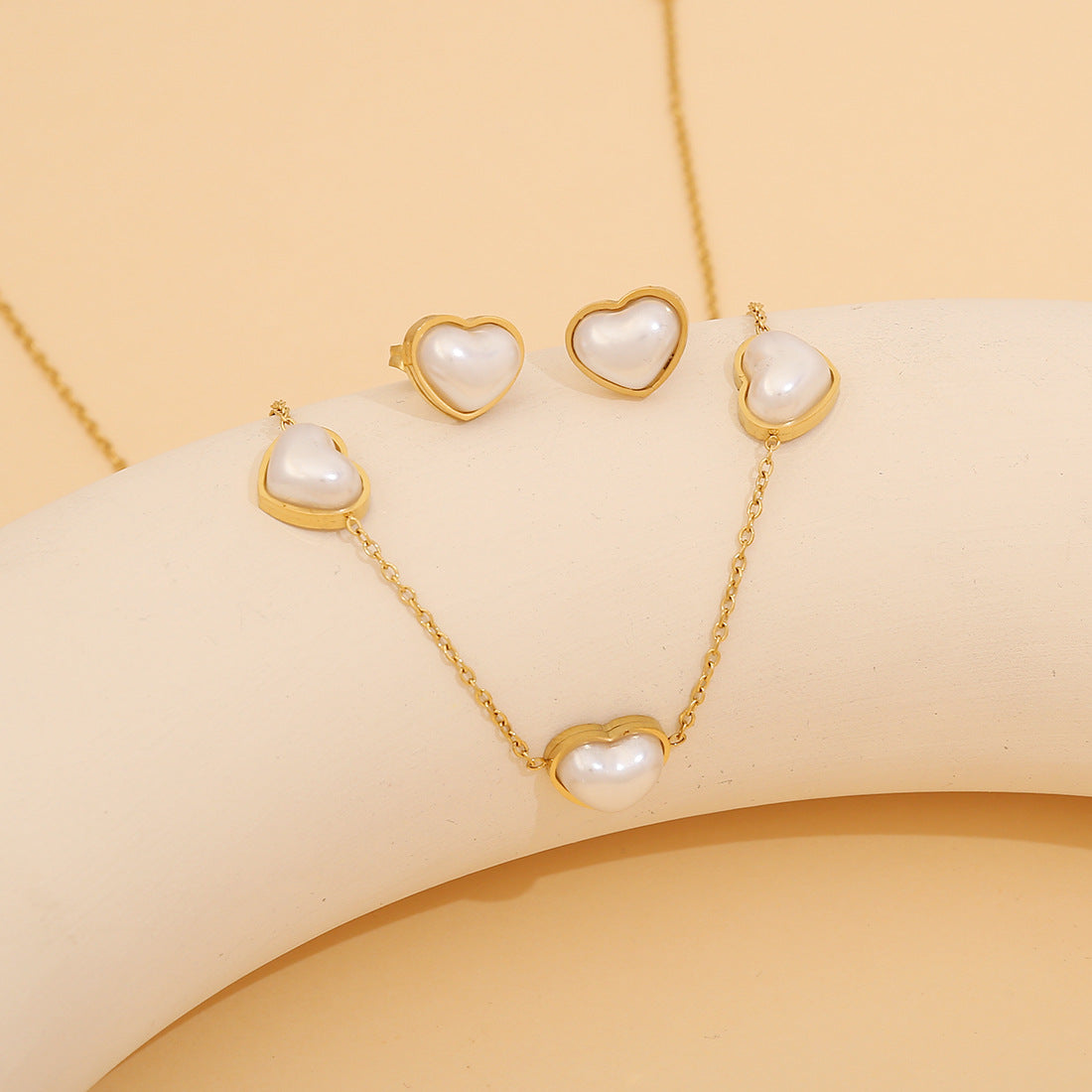 Collana con ciondolo in acciaio inossidabile a forma di cuore e floreale in stile OL alla moda, con finitura placcata e catena a O