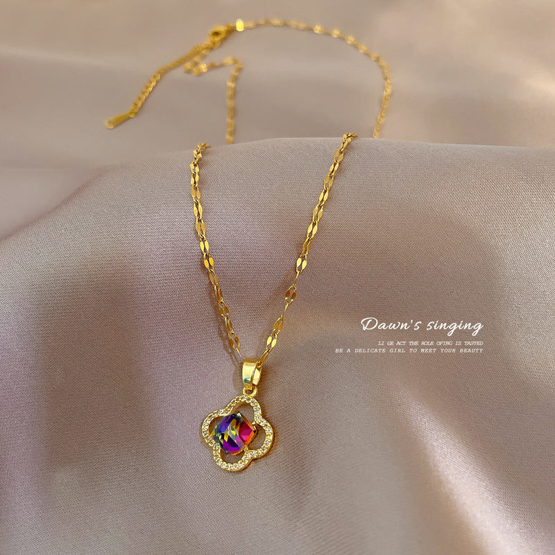 Collana con Pendente a Quadrifoglio Minimalista in Acciaio al Titanio con Intarsio di Strass da Donna