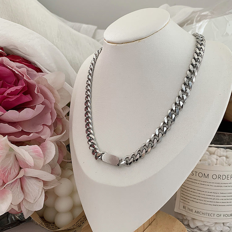 Collar Punk de Acero de Titanio con Baño de Oro de 18K con Cadena Cubana y Doble Letra D para Mujer