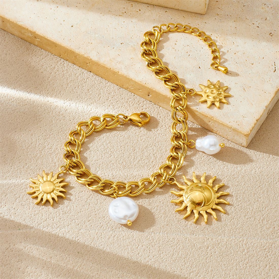 Vintage Gold Plated Sun Star Geometric Acrylic Pearl Bracelet for Women