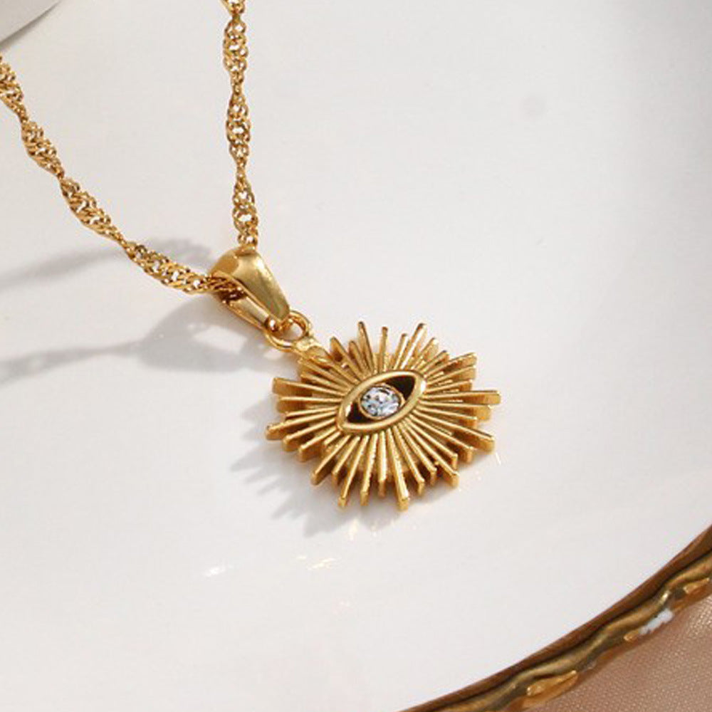 Collar con Colgante de Ojo Turco de Moda en Acero Inoxidable con Incrustaciones de Pedrería Radiante Hueca y Cadena Ondulada para Mujer