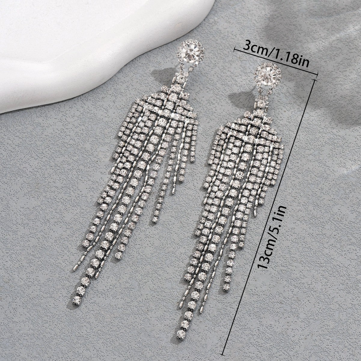Orecchini geometrici minimalisti da donna con intarsio in zirconi cubici e perni in acciaio inossidabile