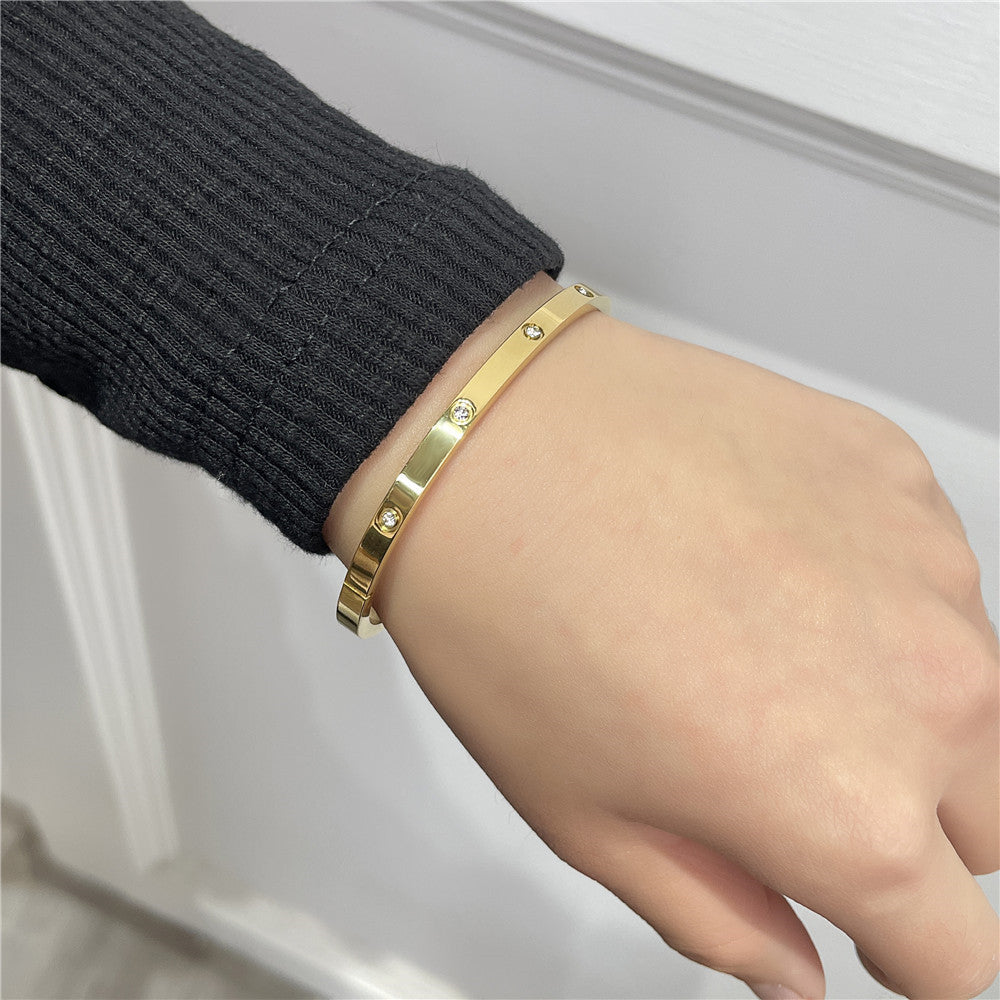 Casual Geometric Round Rhinestone Plated Titanium Steel Bracelet with Clasp