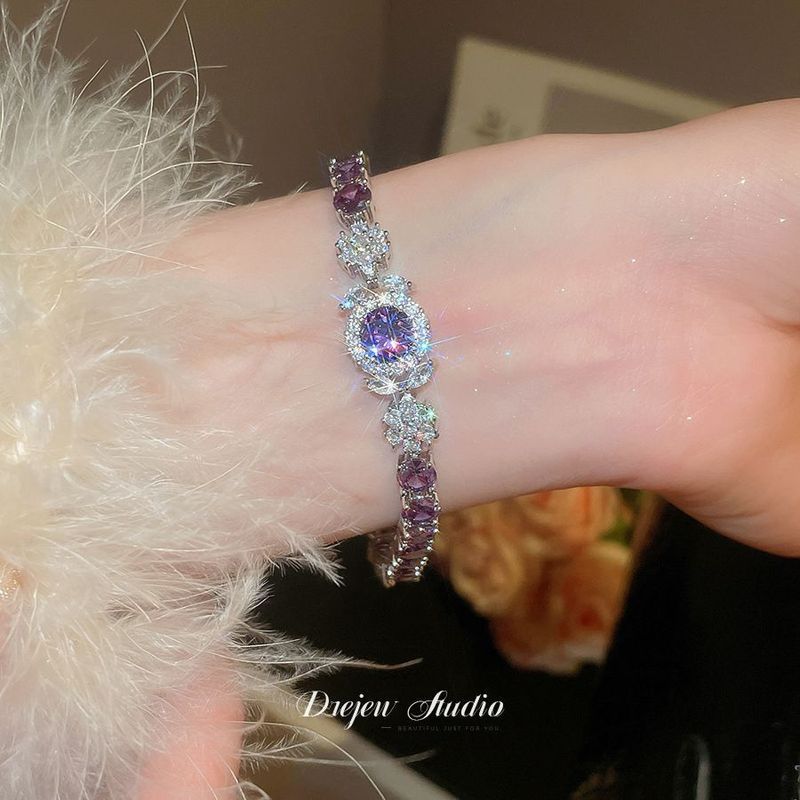 Elegant Luxury Oval Cubic Zirconia Inlaid Brass Bracelet for Women