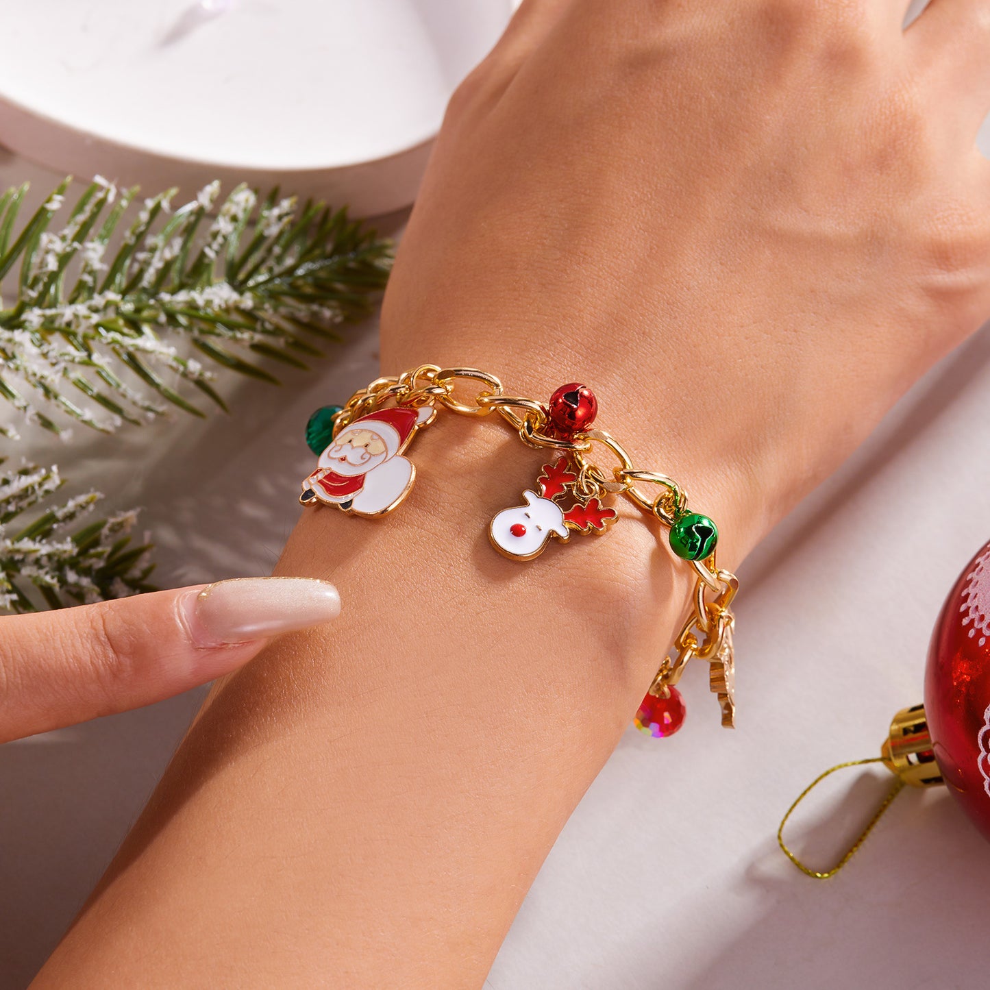 Pulsera de aleación con colgantes de árbol de Navidad, muñeco de nieve, campana, reno y bastón, esmaltada, para mujer