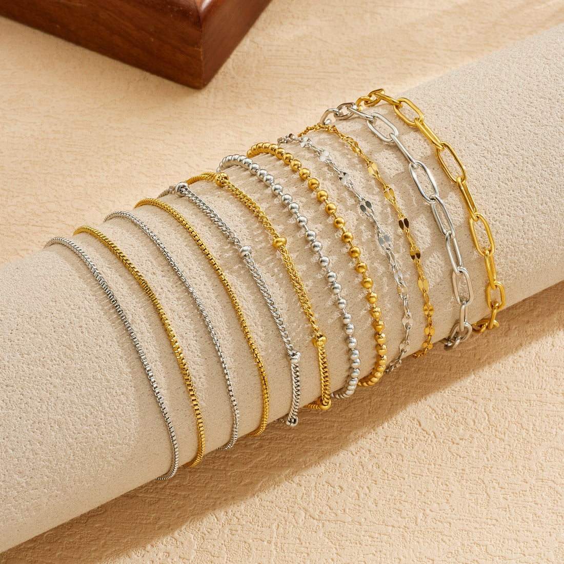 Minimalist 18K Gold Plated Stainless Steel Figaro Chain Bracelet for Women