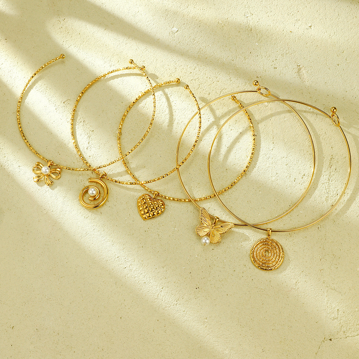 Elegante Collana da Donna in Acciaio al Titanio a Cuore e Fiocco con Finitura Placcata