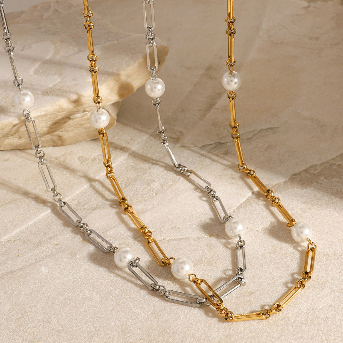 Collar de cadena cubana de acero inoxidable con perlas barrocas vintage incrustadas para mujer