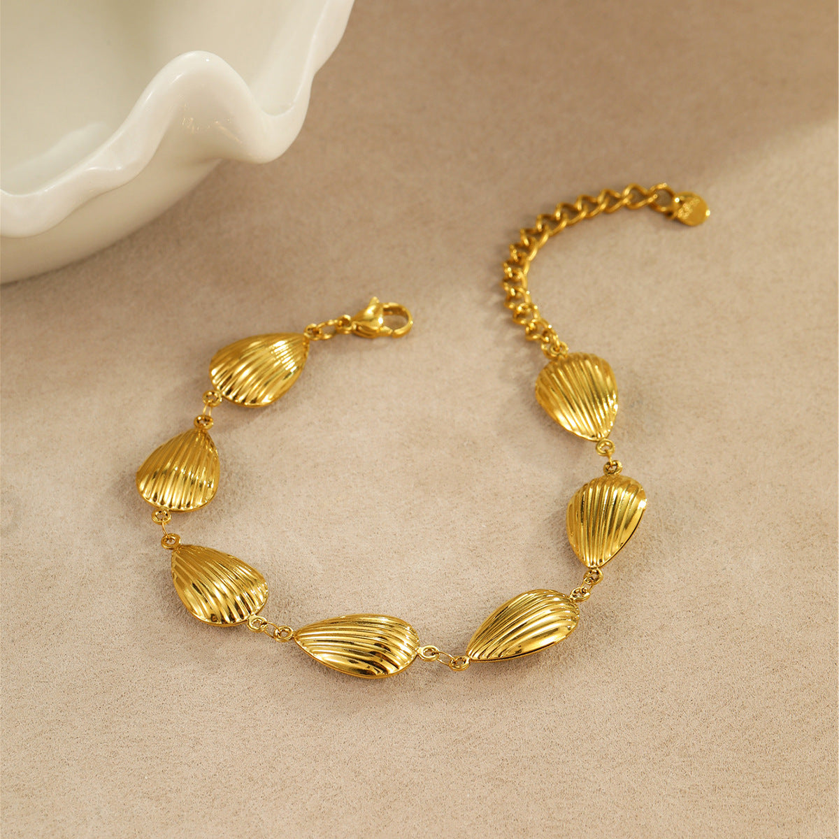 Fashionable Ocean-Inspired Hollow Star Shell Heart Stainless Steel Bracelet with Plating Finish for Women