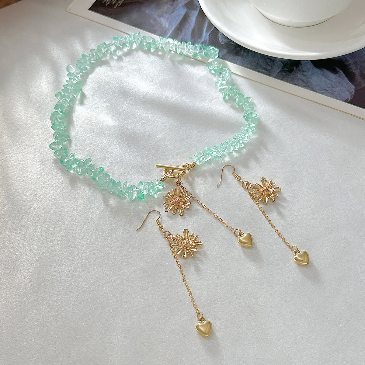 Bohemian Colorful Stone Heart Daisy Pendant Alloy Plated Necklace for Women