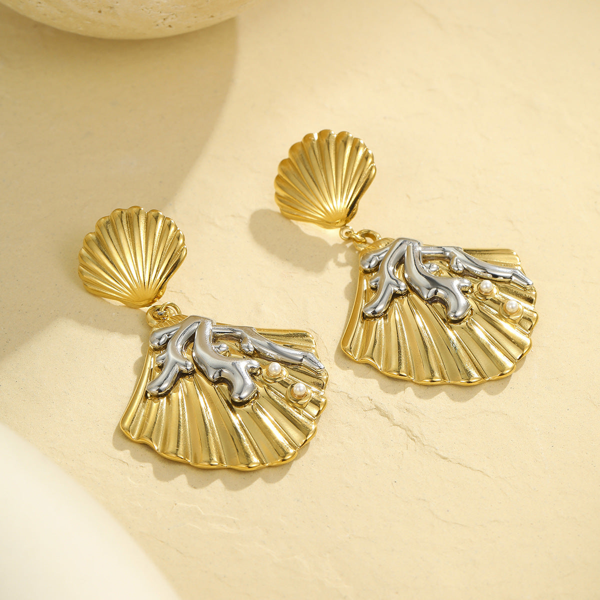 Elegantes pendientes de acero inoxidable con textura de coral y conchas marinas inspiradas en el océano, chapados en oro y plata para mujer