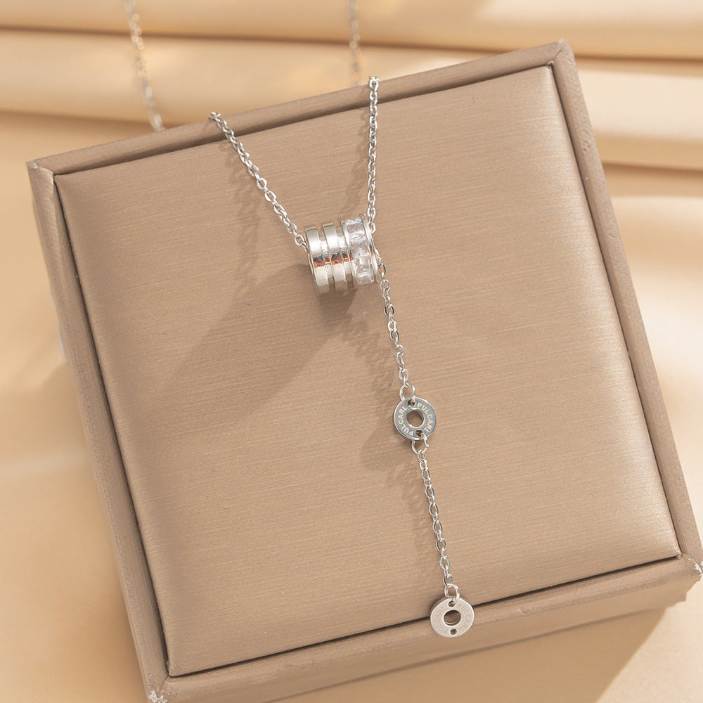Collana da donna a catena sottile "O" minimalista di lusso, geometrica e circolare in acciaio inossidabile placcato oro 18 carati con ciondolo in zircone di rame